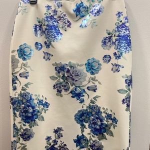 NYCC Size small floral skirt